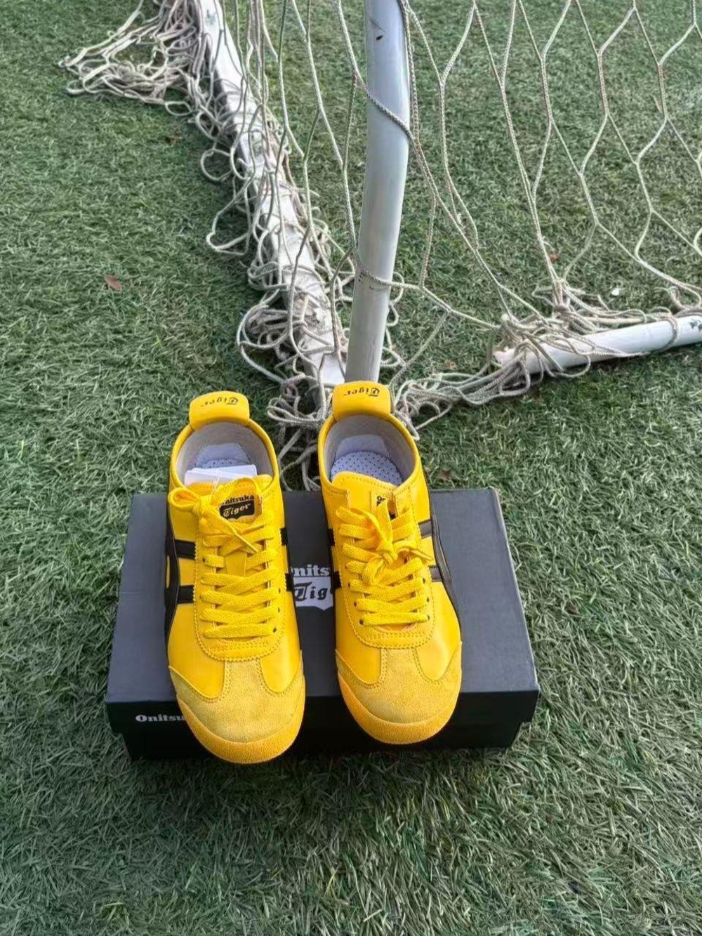 Onitsuka Tiger by Asics Men's Yellow & Black Sneakers - Picture 4 of 7